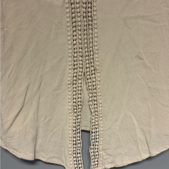 Sweet Wanderer Women's‎ Short Sleeve Top With Lace Detail- EUC - Picture 6 of 7